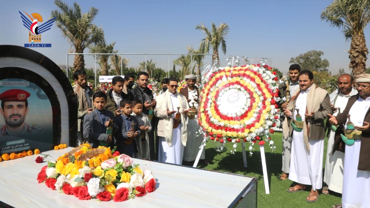 قيادات لجنة شؤون الأسرى تزور أضرحة الشهداء الصماد والرهوي والغماري