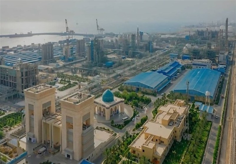 عدوان أمريكي صهيوني على مصانع البتروكيماويات في عسلوية جنوبي إيران