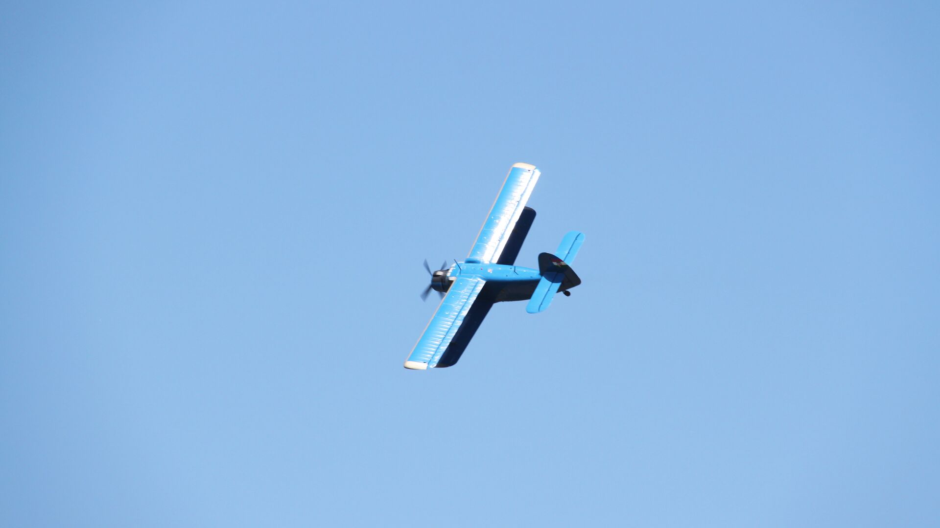 هبوط اضطراري لطائرة "آن-2" في منطقة تشيتا الروسية وإصابة 6 أشخاص دون وقوع قتلى هبوط اضطراري لطائرة "آن-2" في منطقة تشيتا الروسية وإصابة 6 أشخاص دون وقوع قتلى