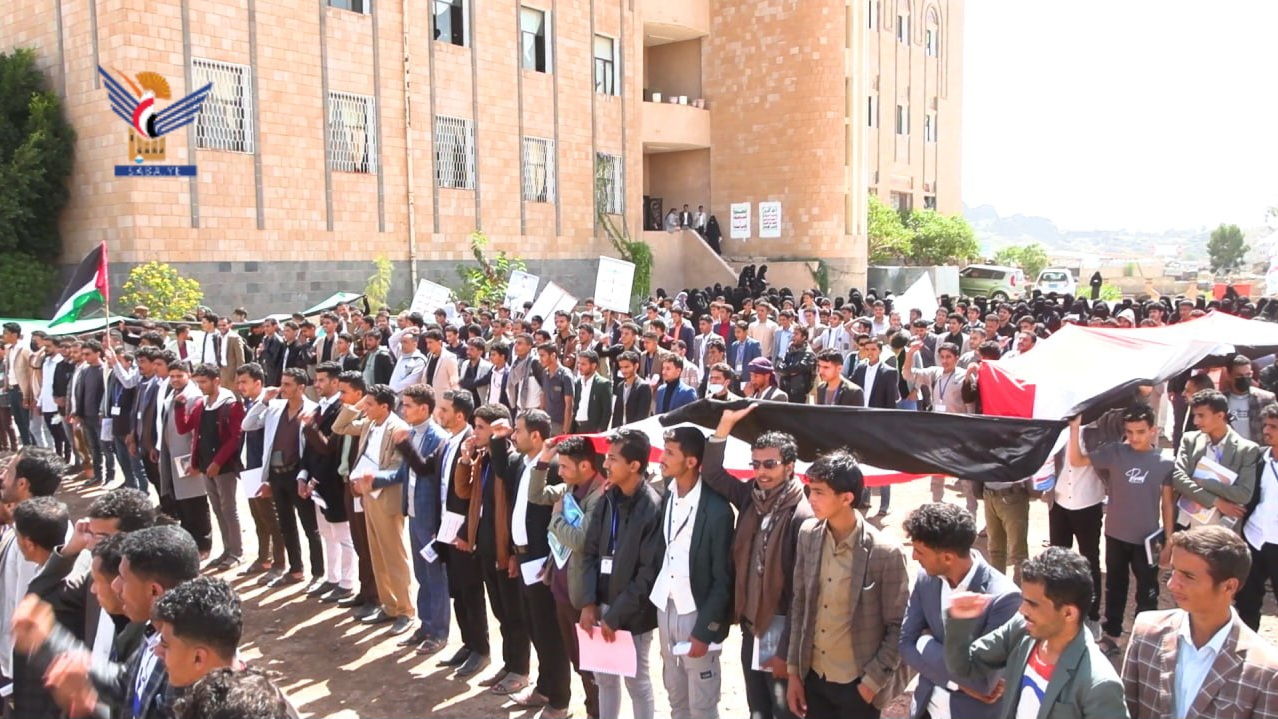  وقفتان في جامعة ذمار تضامناً مع غزة وتنديداً بجرائم العدو