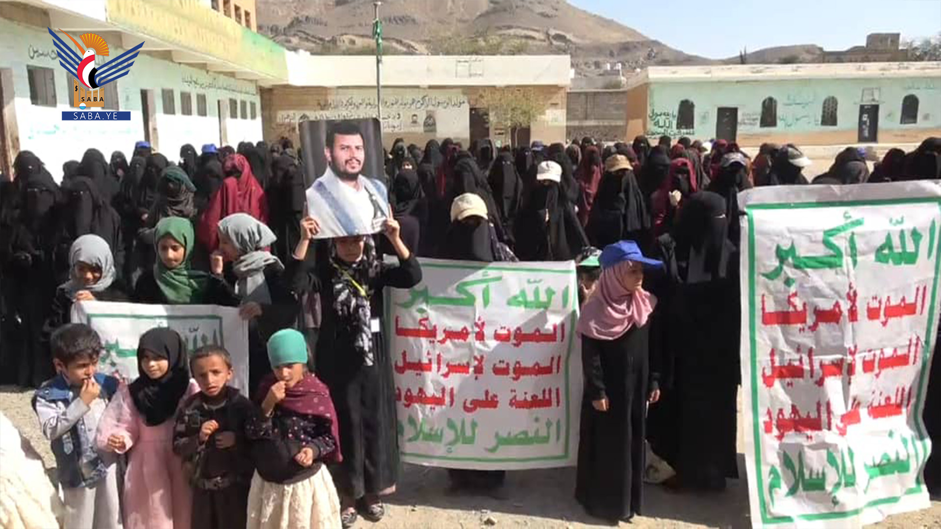 وقفة تضامنية للهيئة النسائية بسنحان تضامنًا مع الشعب الإيراني