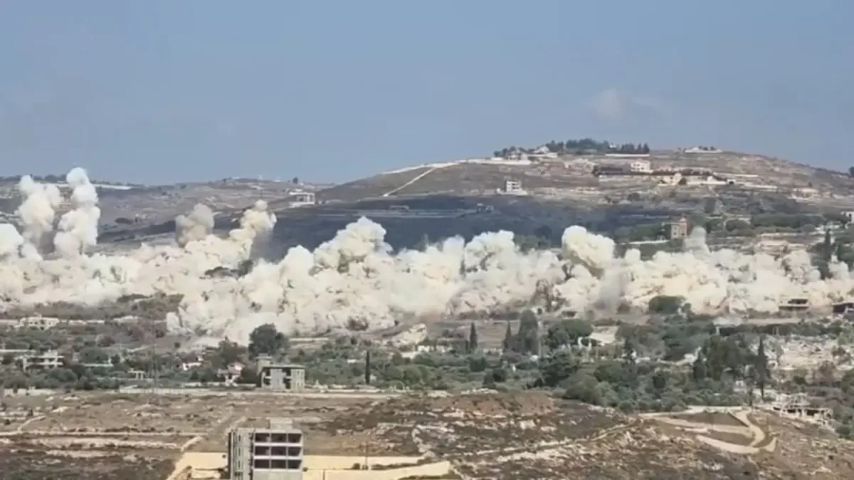 العدو الإسرائيلي ينفذ تفجيرات ضخمة في جنوبي لبنان