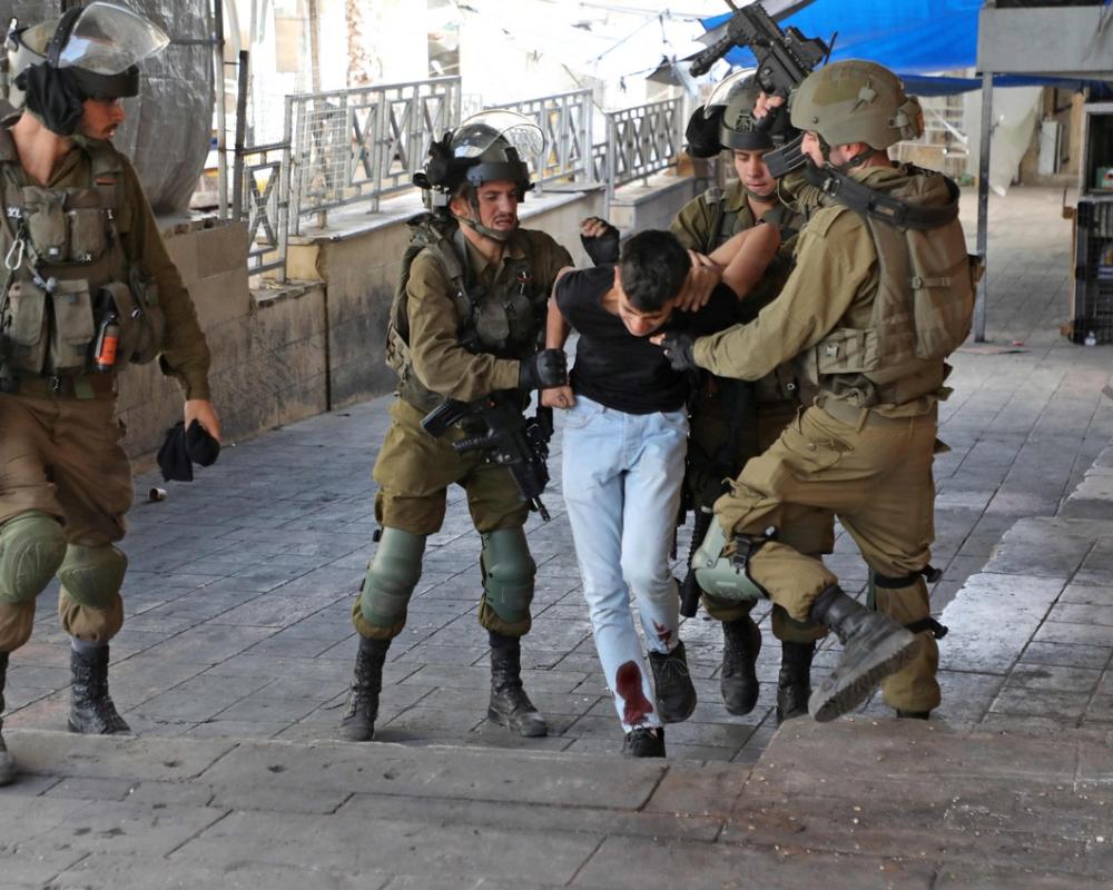 مؤسسات الأسرى الفلسطينية: العدو الإسرائيلي اعتقل 762 فلسطينيا بينهم 19 سيدة و90 طفلا الشهر الماضي