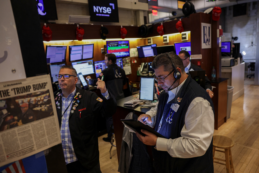 وول ستريت تفتح يومها منخفضة وسط رسوم أمريكية جديدة على كندا