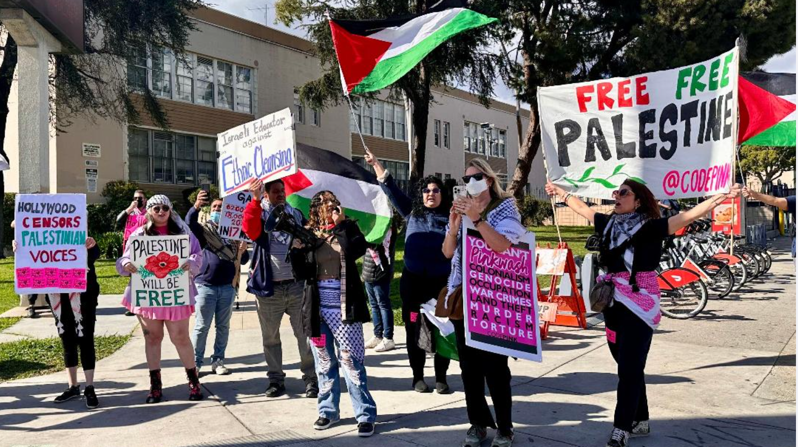 متظاهرون يغلقون الطريق المؤدي إلى حفل الأوسكار بكاليفورنيا نصرة لفلسطين