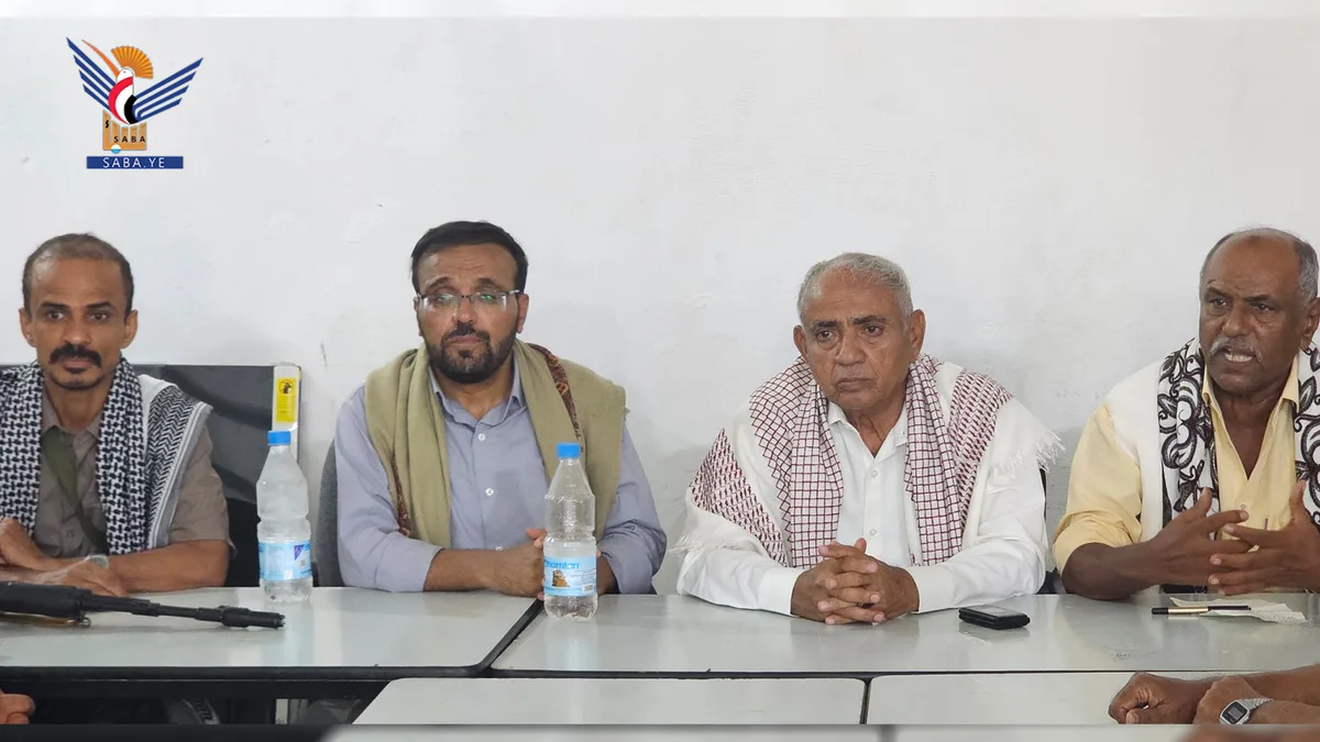 مناقشة جهود تطبيع الأوضاع الخدمية في مديرية الخوخة بالحديدة