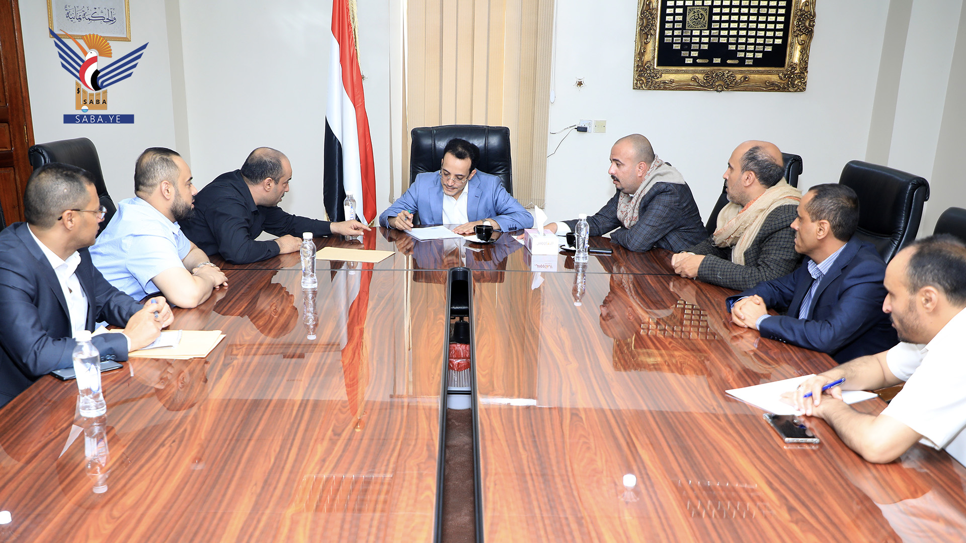 وزير المالية يلتقي رئيس الغرفة التجارية بأمانة العاصمة