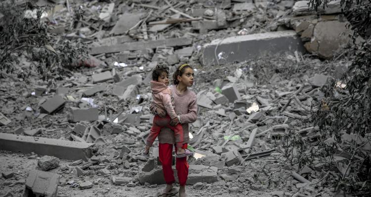 الإعلامي الحكومي: العدو الإسرائيلي يحول كل يوم أكثر من 70 طفلاً في غزة إلى أيتام