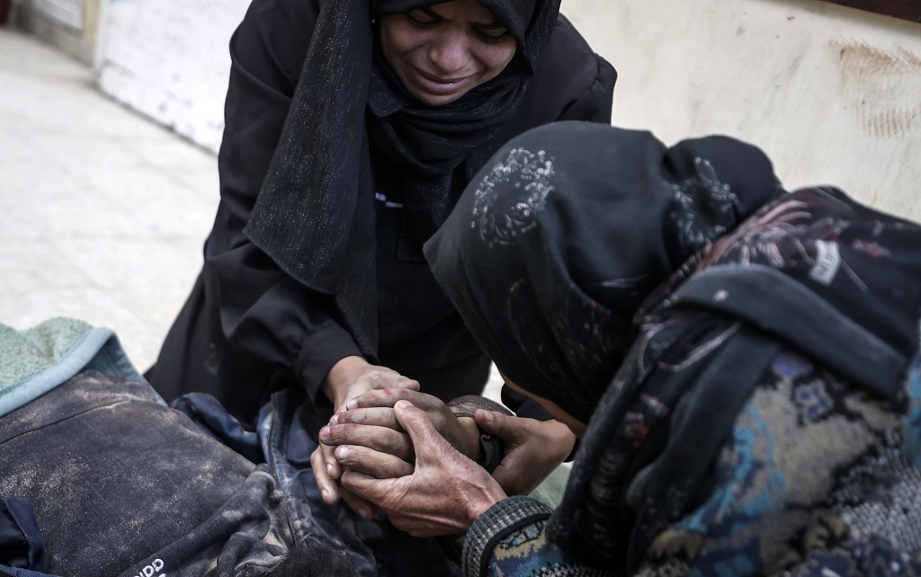 استشهاد 4 أشقاء فلسطينيين استهدفهم العدو الإسرائيلي أثناء جمعهم الحطب بمخيم البريج وسط القطاع