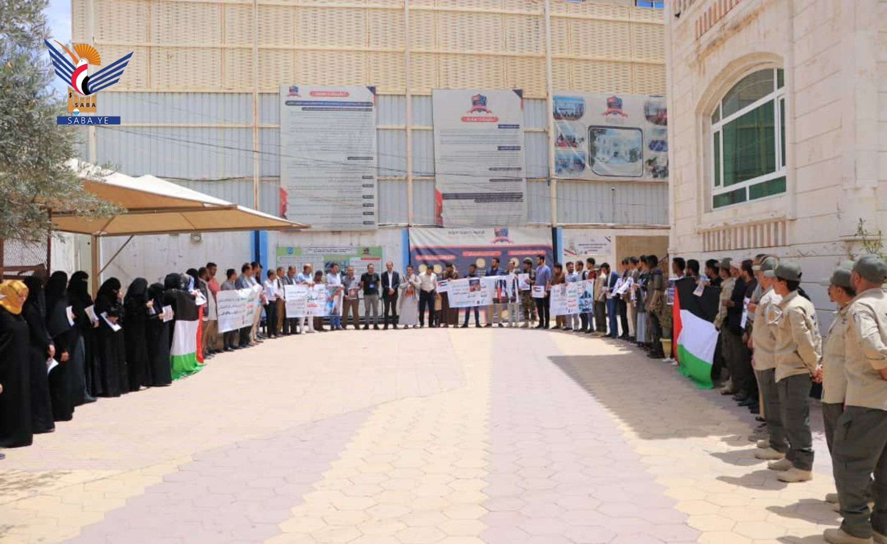  وقفة للجامعة الإماراتية وملتقى الطالب الجامعي تضامناً مع فلسطين