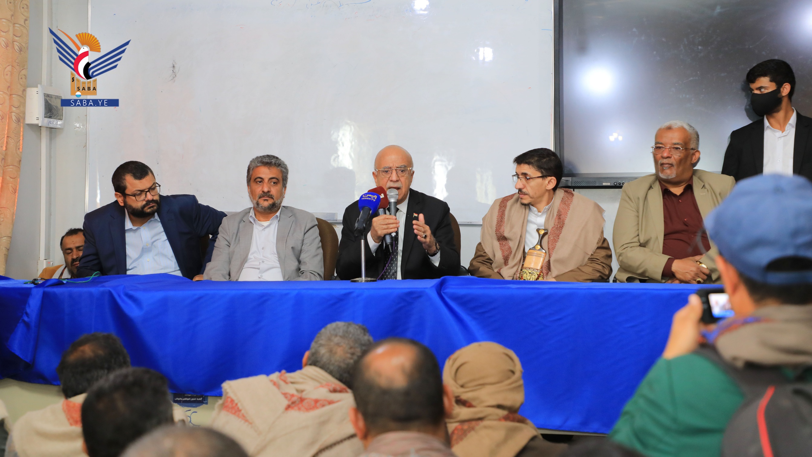 رئيس الوزراء يتفقد الأوضاع التنموية والخدمية​ في محافظة عمران 