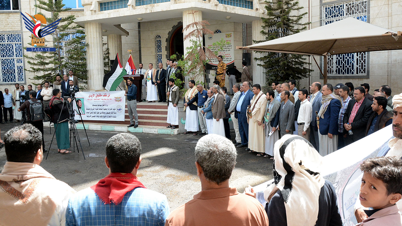 وقفة لوزارة النقل وهيئاتها تأييدا لخيارات القيادة الثورية في حماية مصالح الشعب