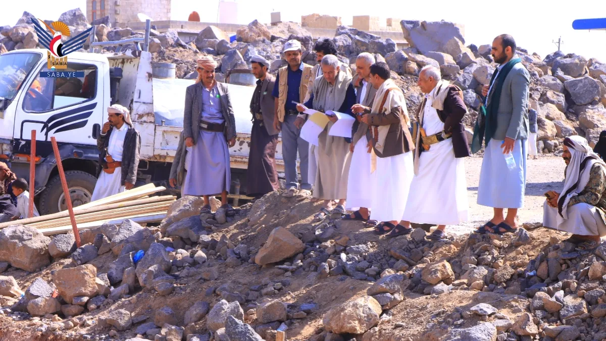 أمين عام محلي صنعاء يفتتح ويضع حجر أساس لمشاريع تنموية في مديرية أرحب