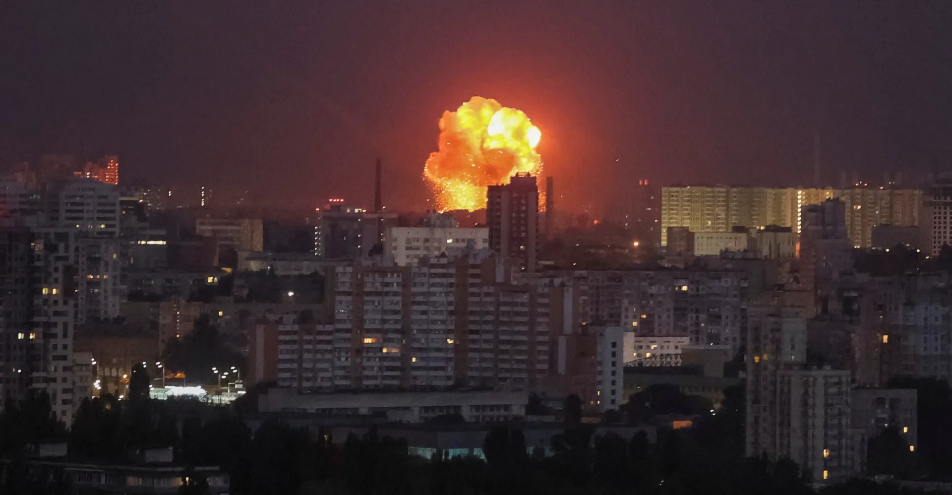 مقتل اثنين وإصابة آخرين في هجوم روسي كبير على أوكرانيا خلال الليل