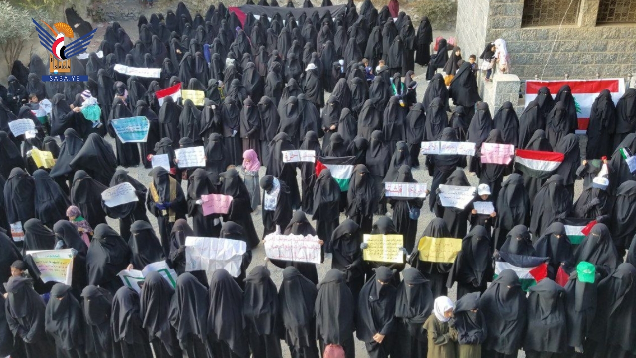 57 وقفة للهيئة النسائية بحجة تحت شعار "مع غزة.. ثبات وانتصار "