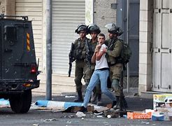 العدو الصهيوني يعتقل 26 فلسطينيا من مناطق متفرقة بالضفة الغربية