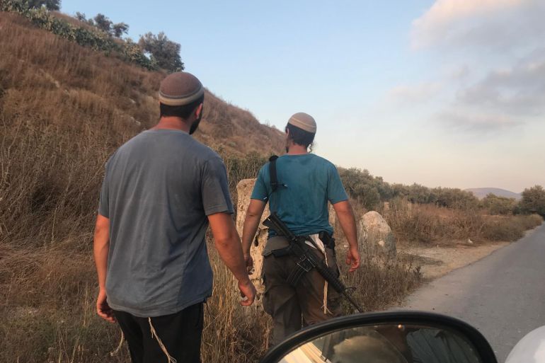 مستوطنون صهاينة يهاجمون قرية بيتللو شمال غرب رام الله