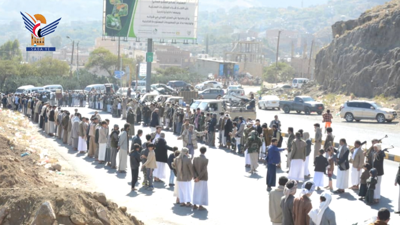 وقفة قبلية مسلحة في عزلة الشهيد القائد بمديرية صنعاء الجديدة تأكيدًا للجهوزية والاستنفار