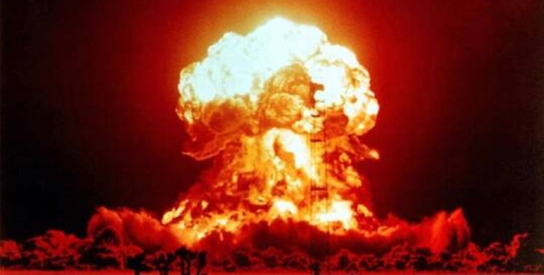 استخباراتي أمريكي سابق يحذر من اندلاع حرب نووية حال أرسلت فرنسا قواتها إلى أوكرانيا