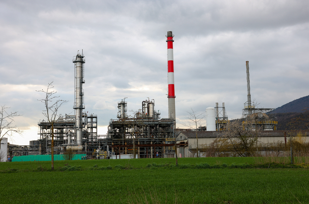 الخام الأمريكي يتجاوز 111 دولارًا للبرميل نتيجة تداعيات العدوان على إيران