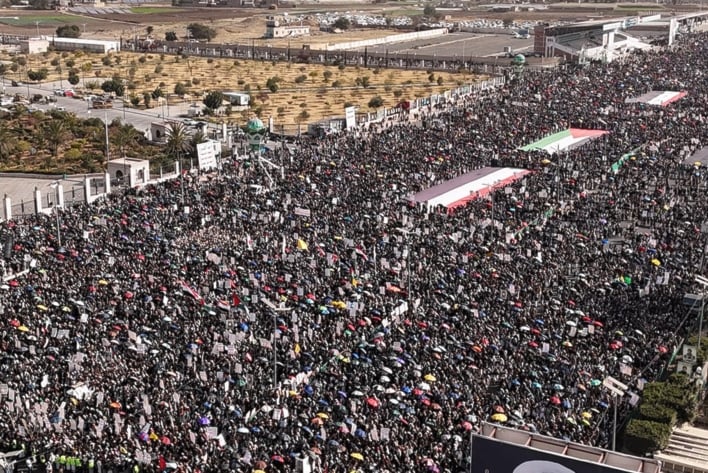 مسيرات اليمن المليونية لترامب: سنكون الجحيم الذي سيحرقكم وينسف مخططاتكم مسيرات اليمن المليونية لترامب: سنكون الجحيم الذي سيحرقكم وينسف مخططاتكم