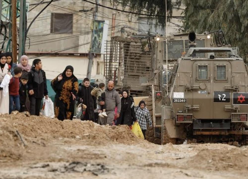 جيش العدو الإسرائيلي يفرض حصارًا على طولكرم في الضفة الغربية