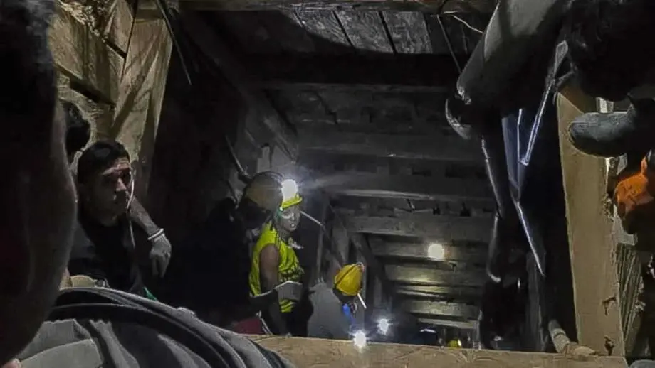 كولومبيا: إنقاذ 18 عاملاً بعد 12 يوماً من الحصار داخل منجم ذهب كولومبيا: إنقاذ 18 عاملاً بعد 12 يوماً من الحصار داخل منجم ذهب