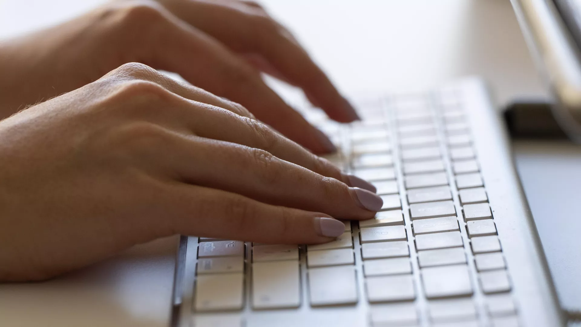 شركة خدمات الإنترنت الأمريكية تعلن وقف الخدمة عبر الهاتف الأرضي