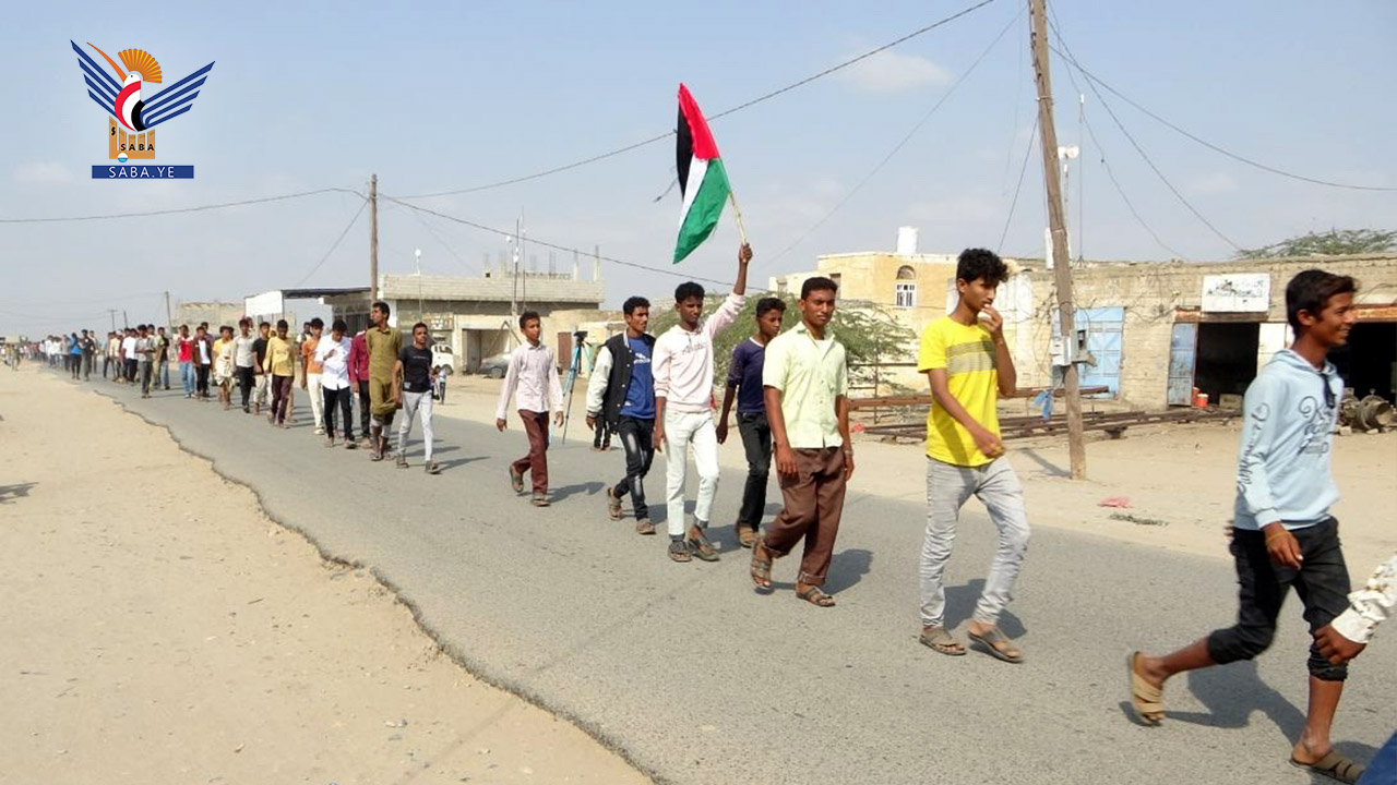 الحديدة.. مناورة ومسيران لخريجي دورات طوفان الأقصى في اللحية والزهرة