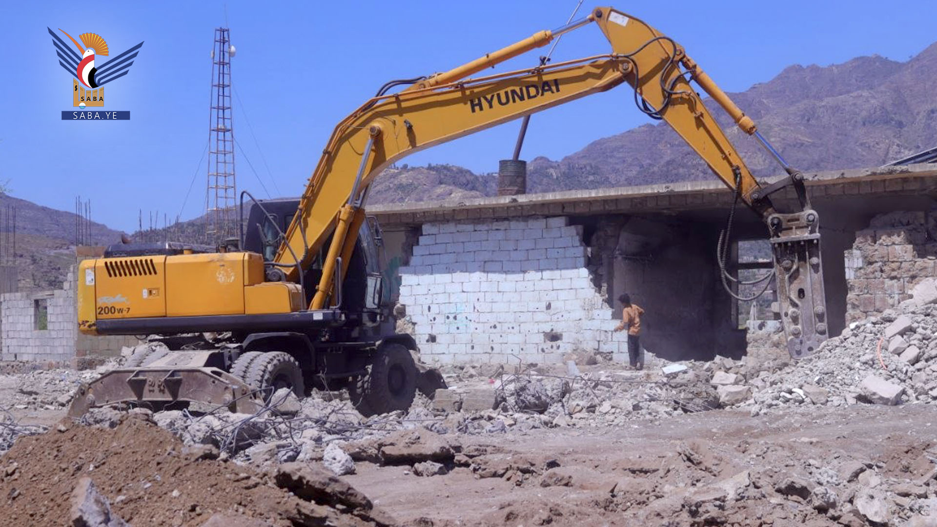 تدشين مشروع إعادة بناء مدرسة محمد طه ناجي بمديرية صبر الموادم في تعز