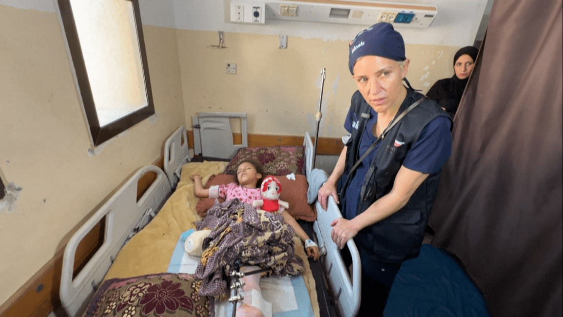 جراحة بريطانية: لم أرْ في حياتي إصابات كما في غزة