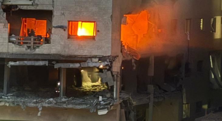 استشهاد سبعة فلسطينيين وإصابة و20 آخرين بقصف إسرائيلي استهدف منزلًا وسط غزة