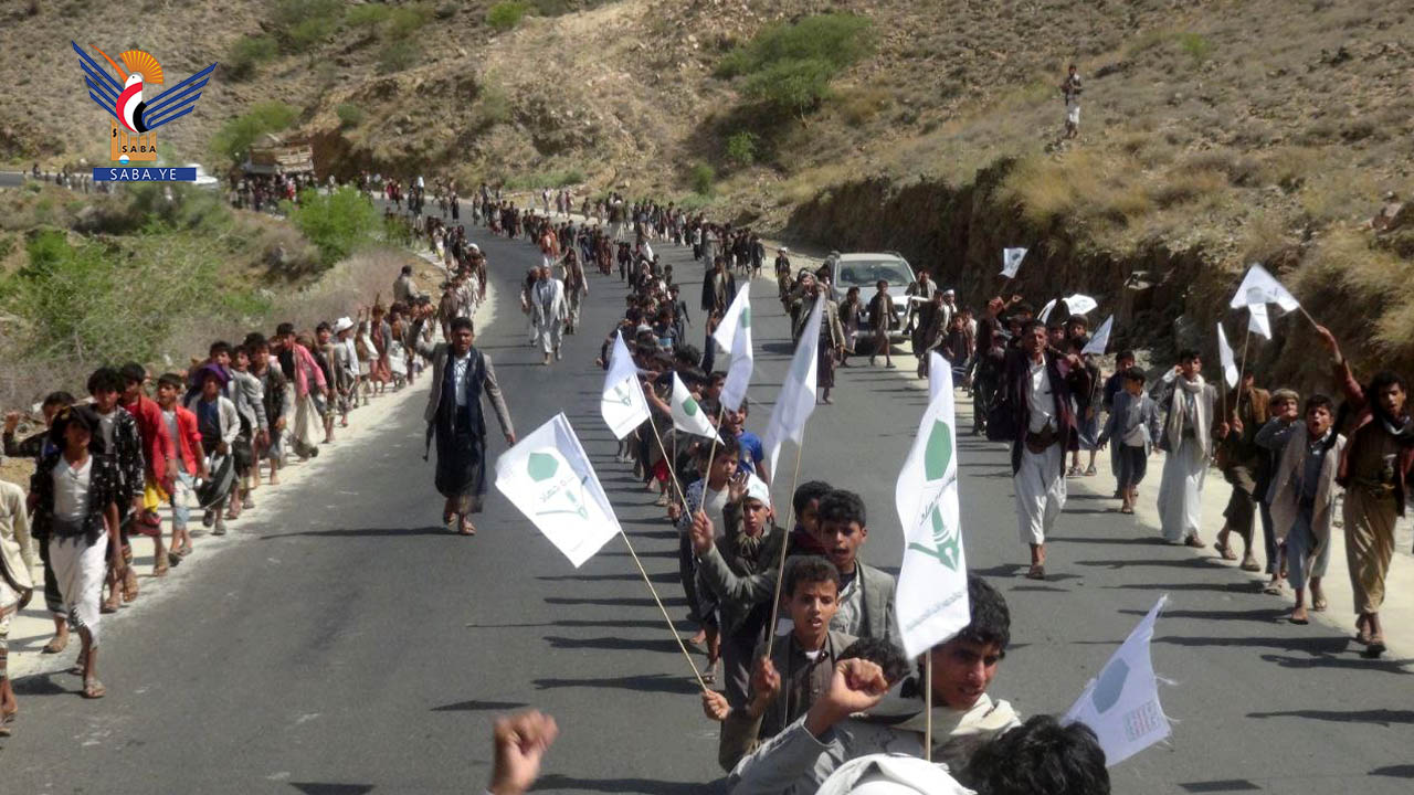 مسير طلابي بمديرية منبه في صعدة تضامناً مع غزة 