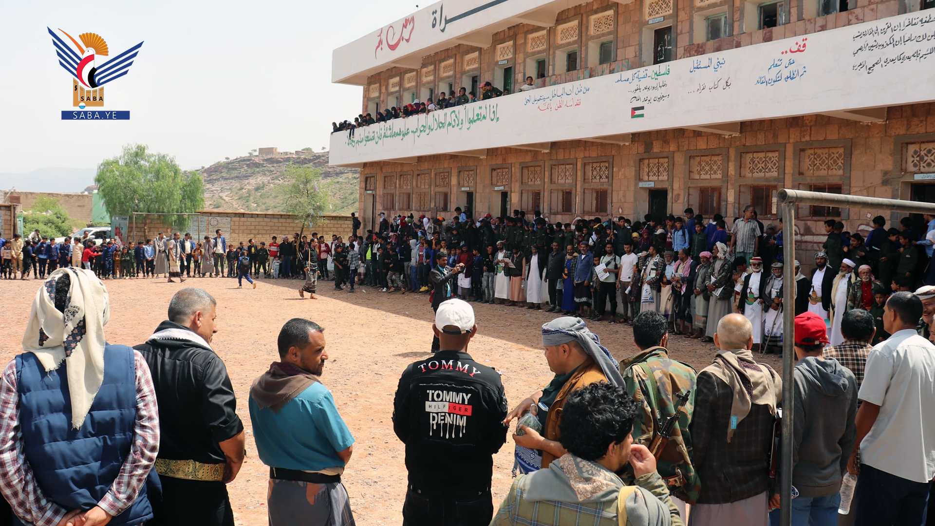 الضالع.. وقفة لقبائل السراة وميفعان بدمت تضامنا مع الشعب الفلسطيني