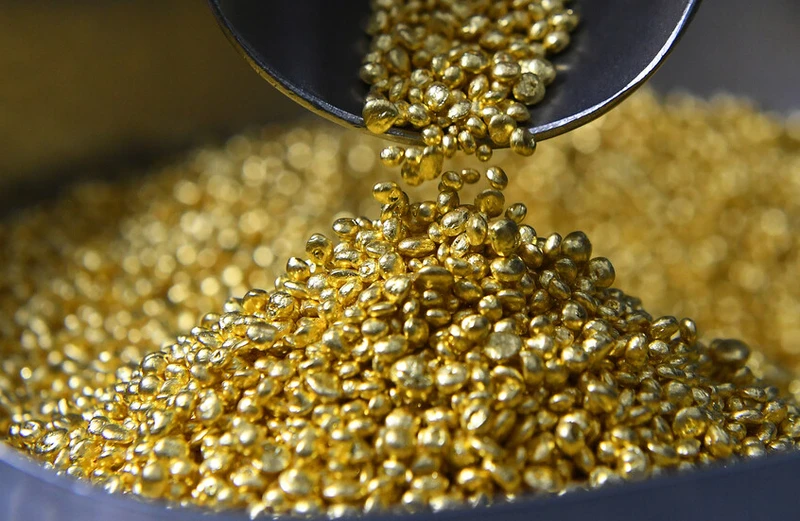 الذهب يرتفع ويتجه لتحقيق مكاسب أسبوعية