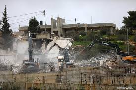 قوات العدو الإسرائيلي تُخطر بوقف البناء في 4 منازل شرق بيت لحم