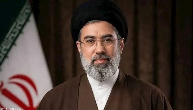 السيد مجتبى الخامنئي: على إيران أن تلحق الهزيمة بخصومها في جبهة الجهاد الاقتصادي والثقافي