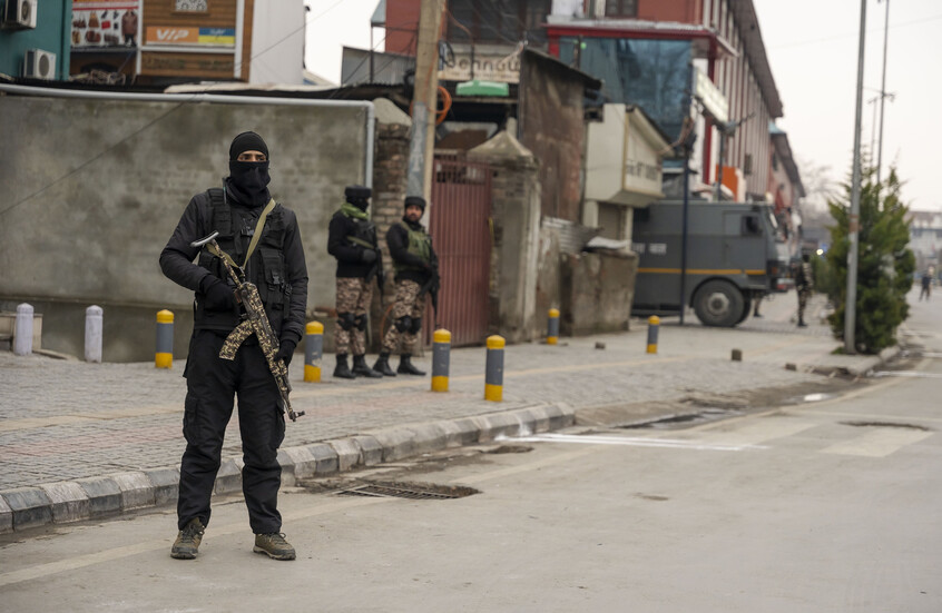 القوات الهندية تعلن مقتل ثلاثة في اشتباكات مسلحة بكشمير