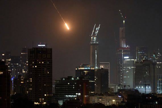  كيف حوّلت إيران الأسبوع الأول من العدوان الأمريكي الإسرائيلي لصالحها؟