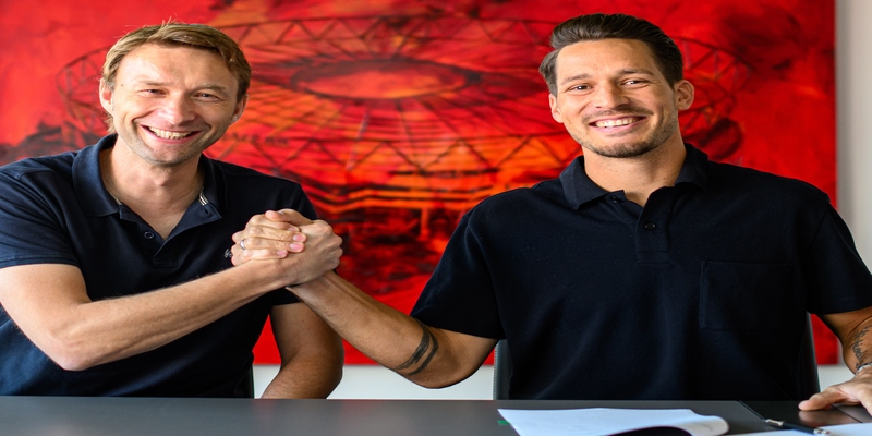 بايرن ليفركوزن يتعاقد مع الحارس يانيس بلاسفيتش