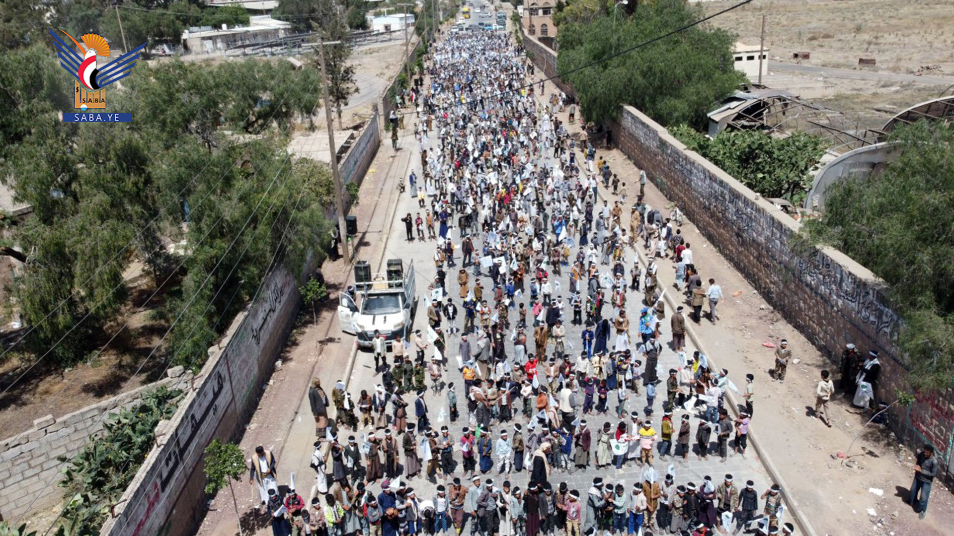مسير لطلاب الدورات الصيفية بمدينة ذمار تضامناً مع أطفال غزة
