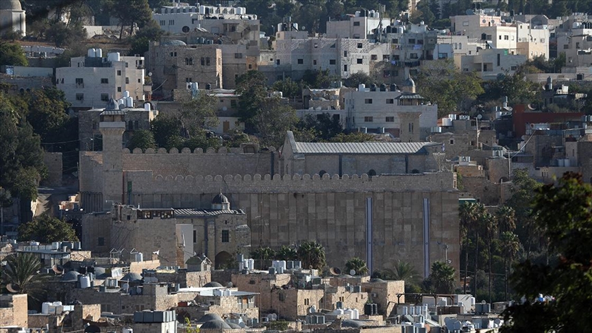 العدو الإسرائيلي يضع إنذارات بالحرم الإبراهيمي و"أوقاف الخليل" تحذر