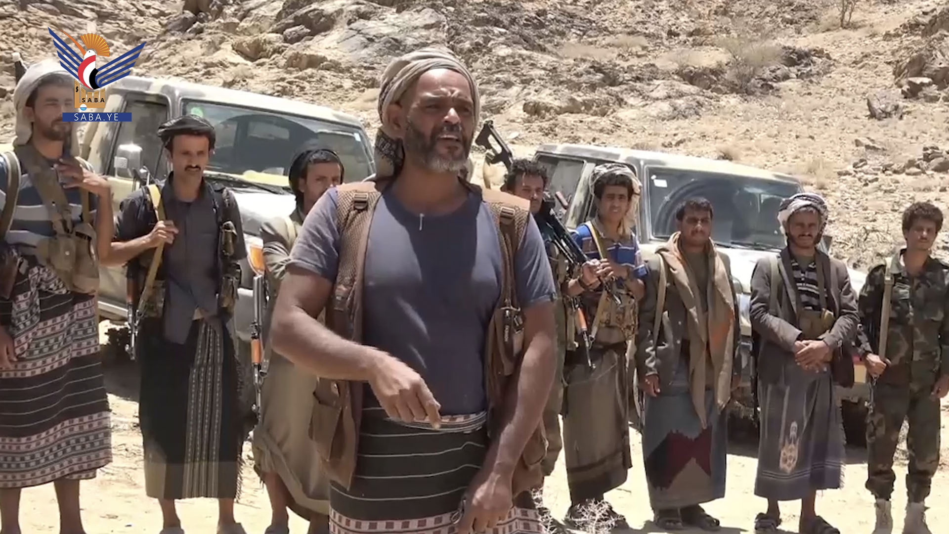 مأرب.. وفد من مشايخ ووجهاء قبائل مراد يزور المرابطين في جبهة حريب