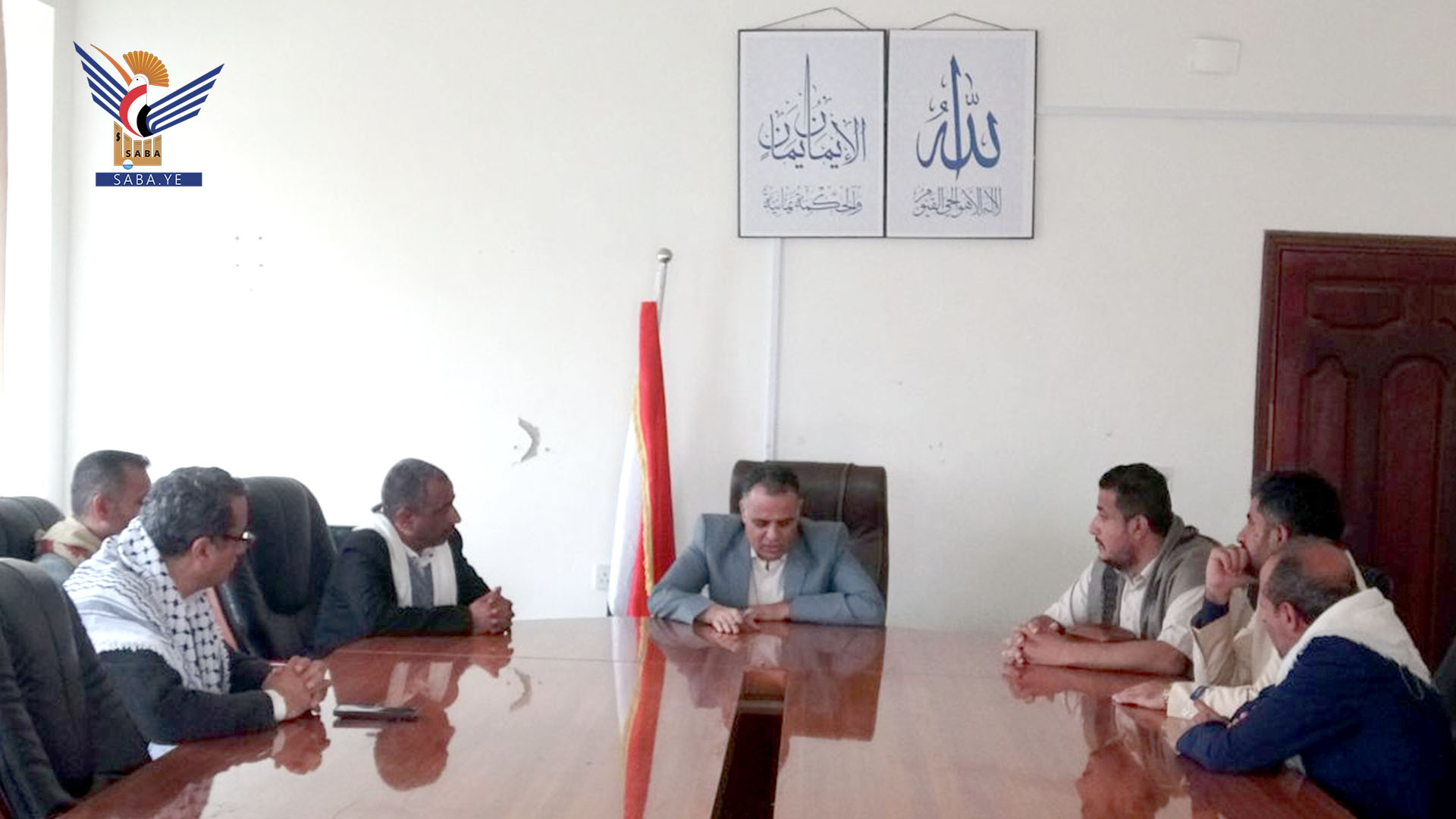 مناقشة الجوانب المتصلة بتحسين الأداء الإعلامي في محافظة حجة