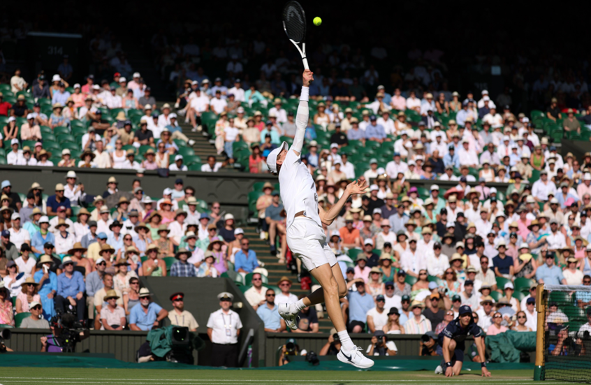 الإيطالي سينر يبلغ نهائي بطولة ويمبلدون بعد فوزه على الصربي دجوكوفيتش 