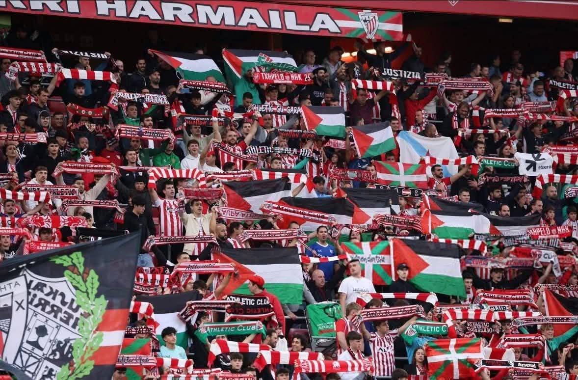 نادي أتلتيك بلباو الاسباني يدعو في فعالية تضامنيه مع غزة لوقف الابادة