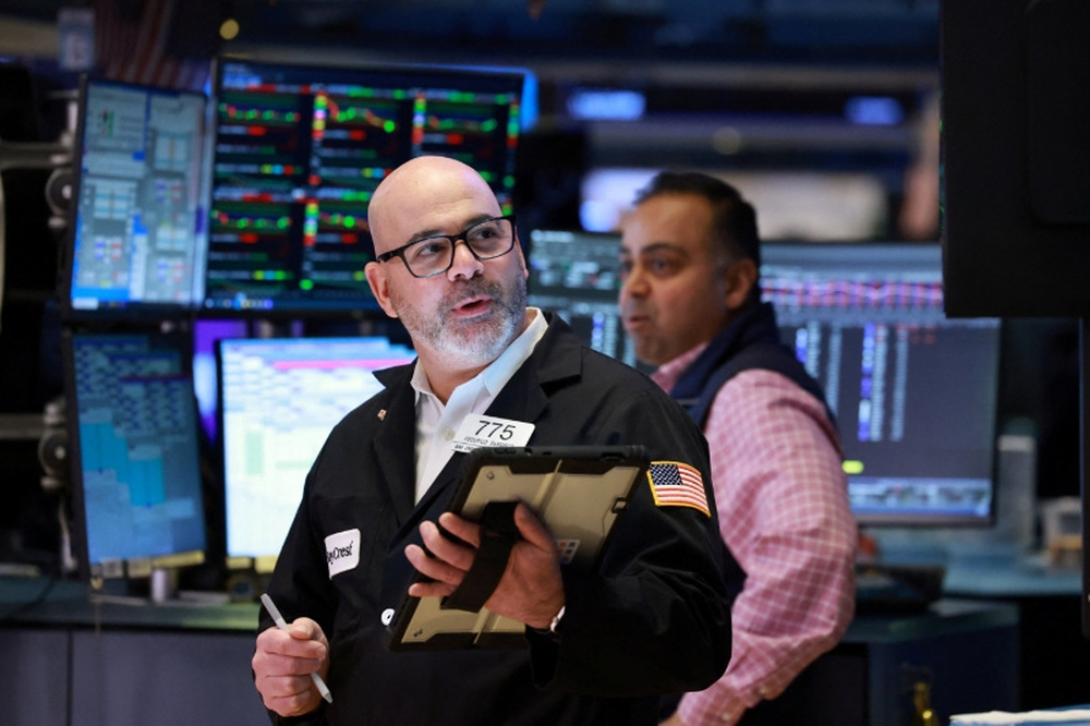 إغلاق مؤشرات الأسهم الأمريكية على انخفاض