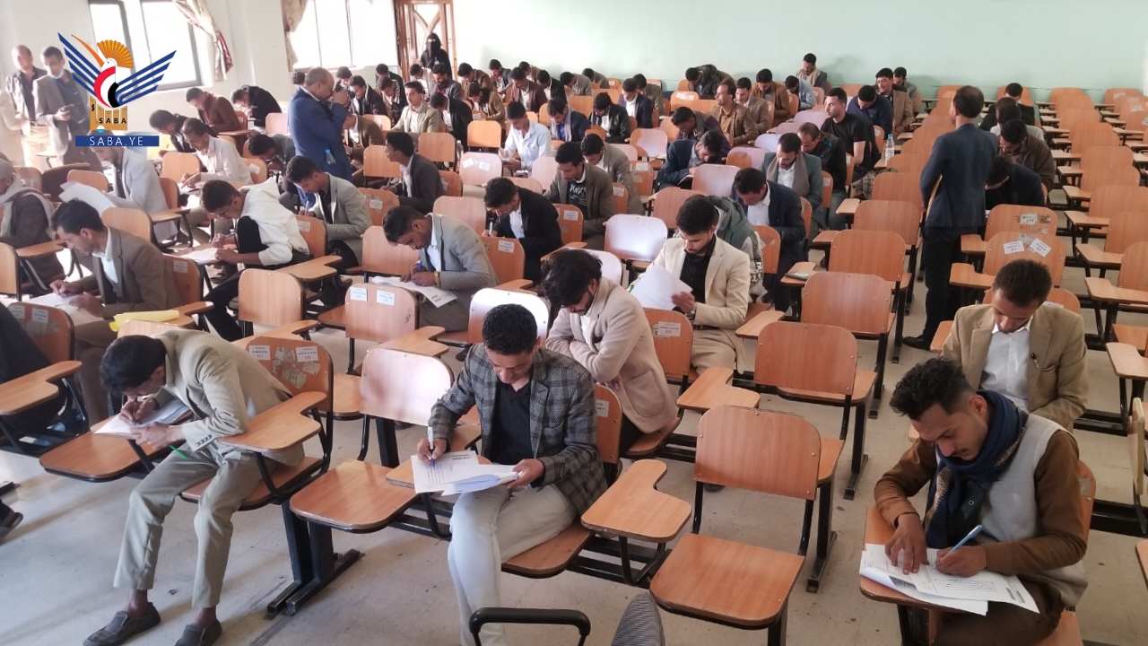 ألفان و895 من حملة البكالوريوس والدبلوم يؤدون اختبار مزاولة المهنة بصنعاء ألفان و895 من حملة البكالوريوس والدبلوم يؤدون اختبار مزاولة المهنة بصنعاء