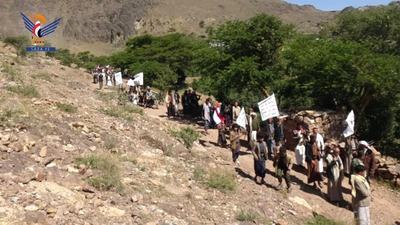 مسير ومناورة لخريجي دورات طوفان الأقصى بمديرية الطويلة في المحويت
