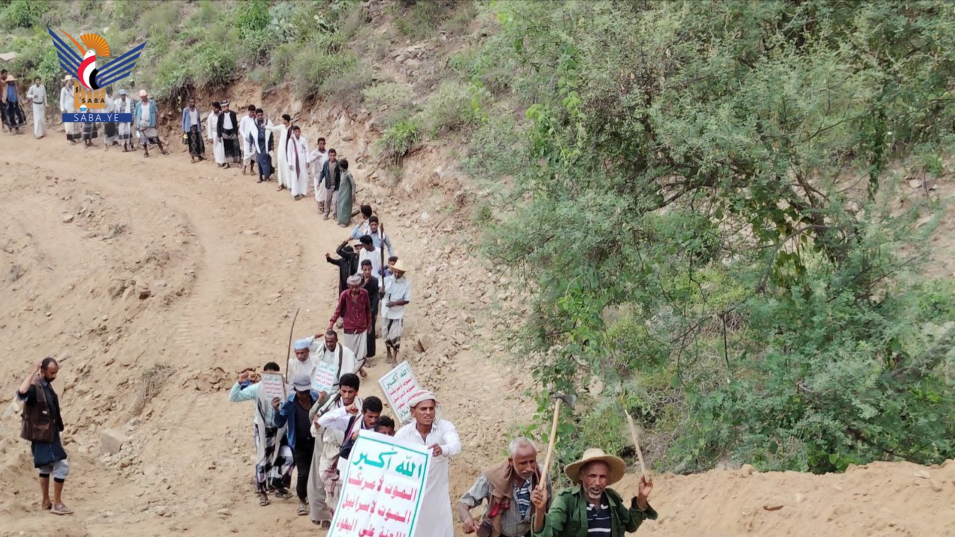 مسير عسكري لقوات التعبئة في ريف حجة تضامناً مع غزة